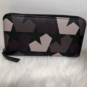 - NWOT-PORTS 1961 Star Camo Wallet